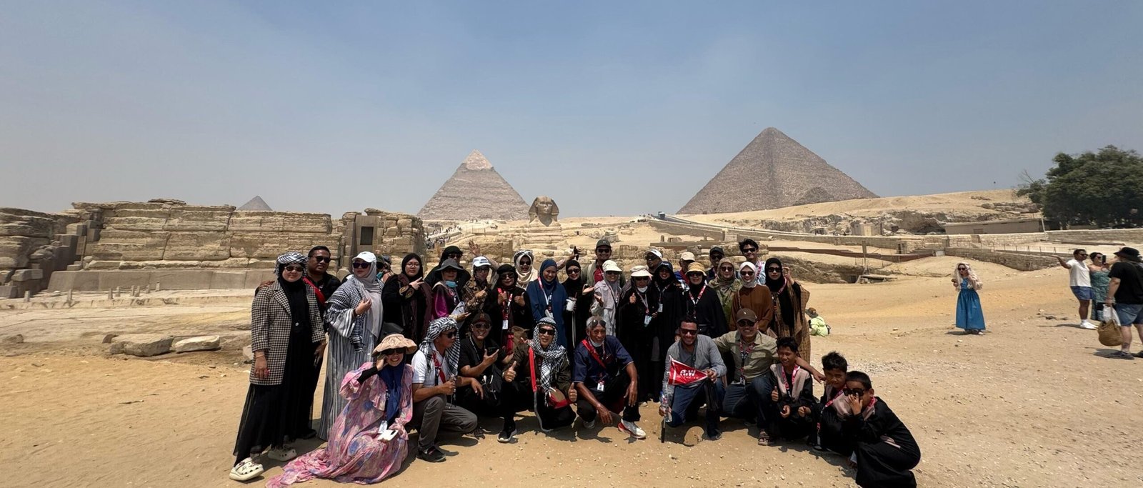 Jamaah Paket Umroh 2025 Alhijaz mengunjungi Piramida di Mesir