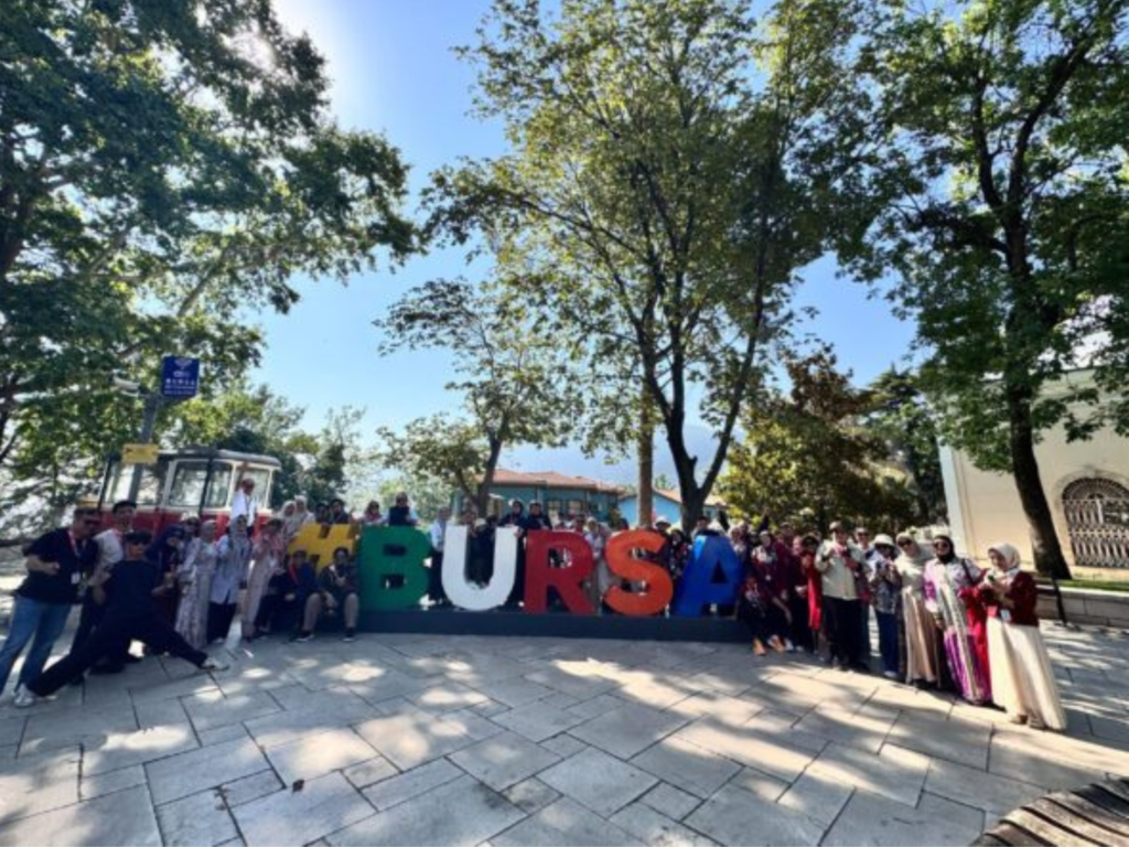 Rombongan jamaah Alhijaz Indowisata pada tur kota Bursa, Turki