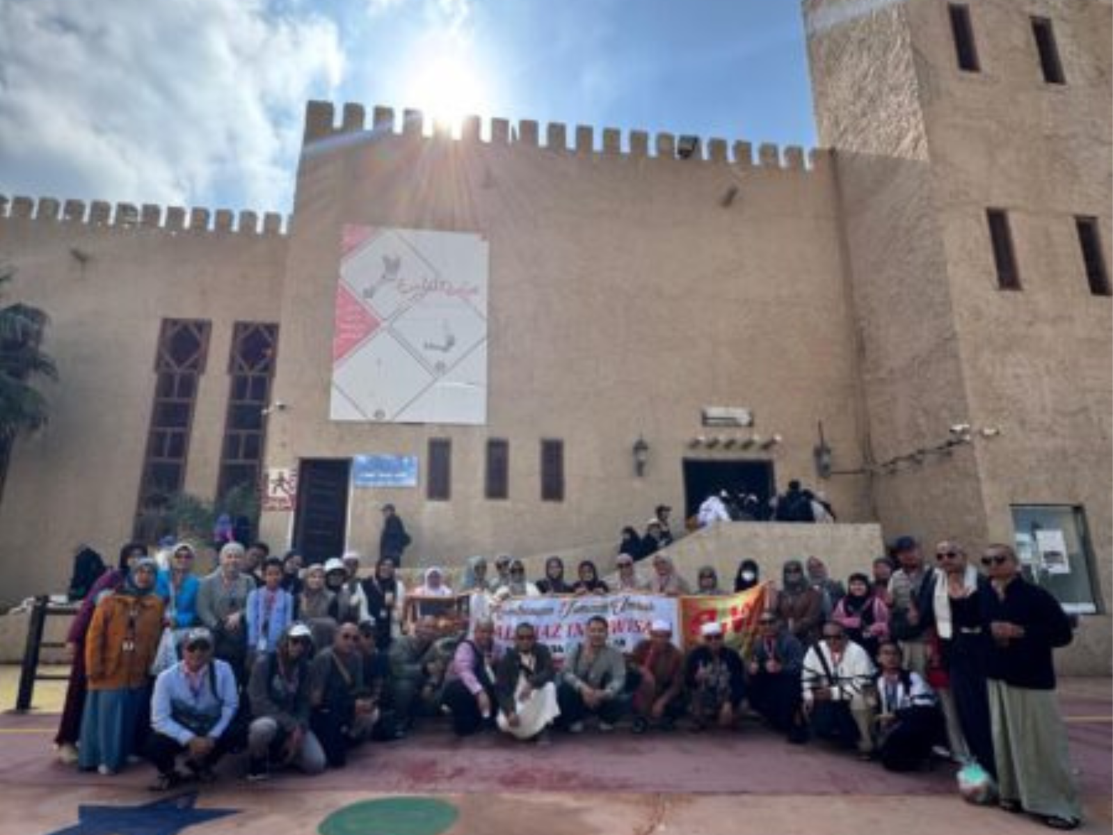 Rombongan jamaah Alhijaz Indowisata pada kunjungan di kota Taif